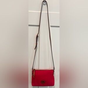 Dooney & Bourke cross body in pink nylon with leather strap, pull and trim.